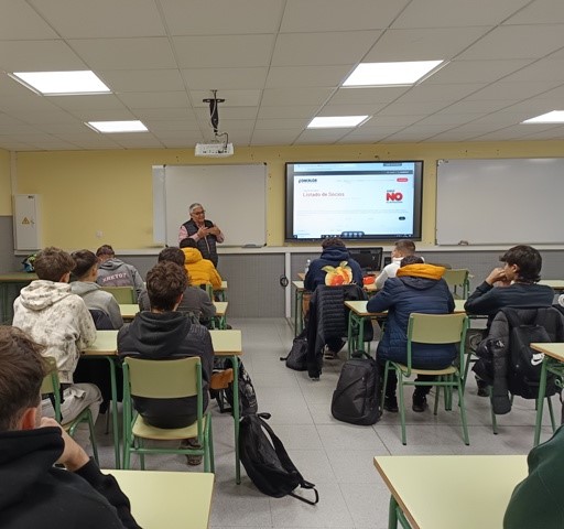 Charla informativa a los alumnos de FP del CIFP Valentín Paz Andrade
