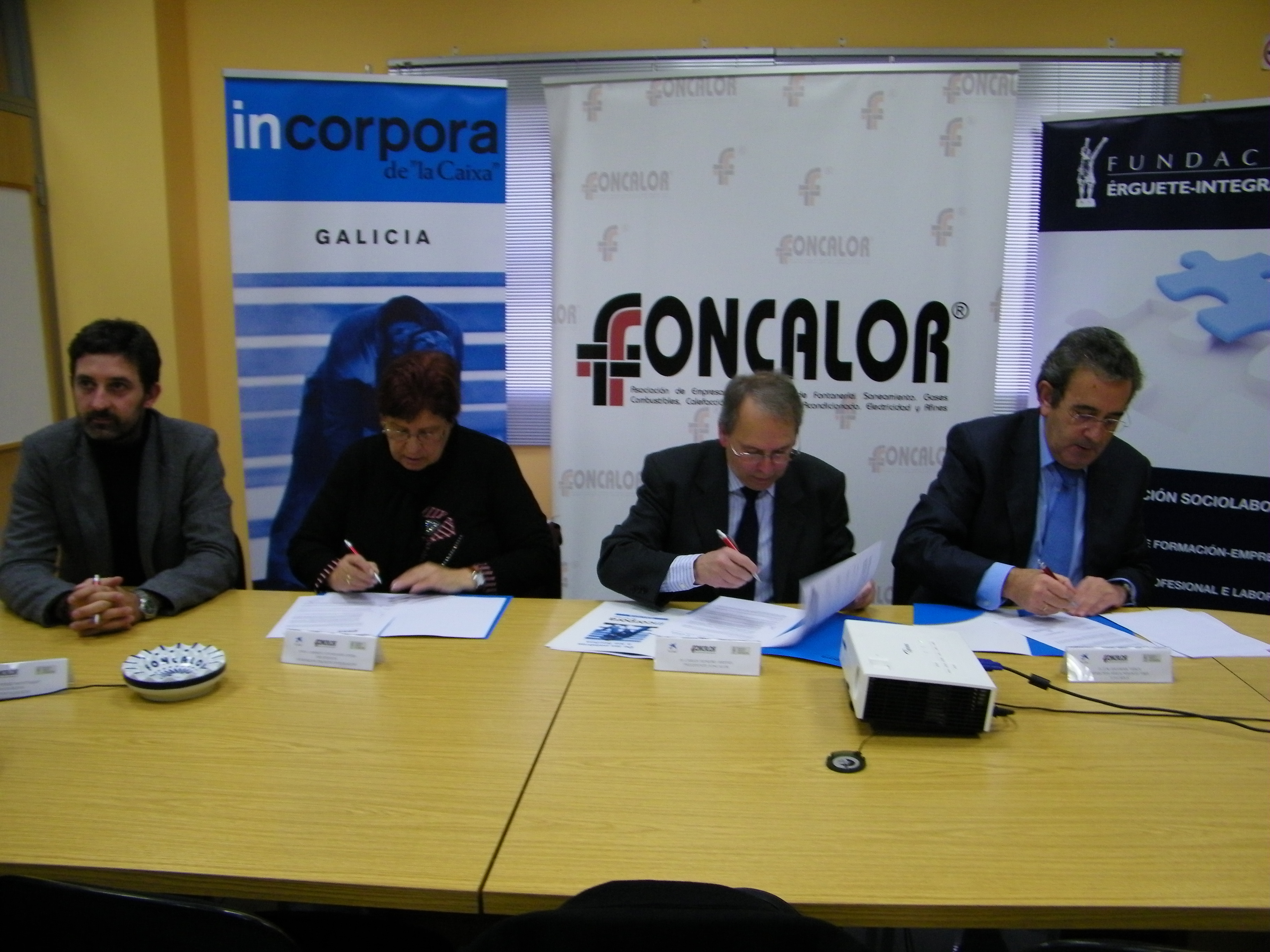 Firma convenio colaboración entre Foncalor, Fundación Érguete y La Caixa